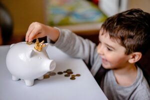no es tener dinero, es lo que haces con él