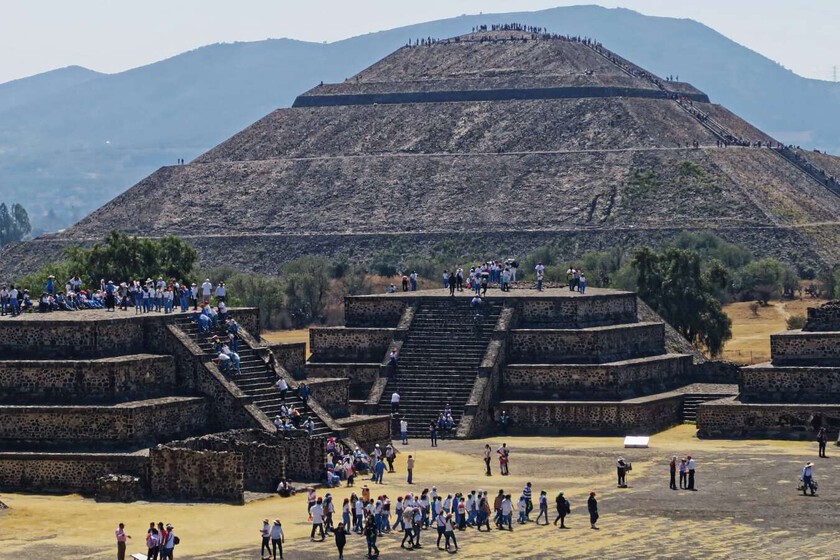 Las multas que impone México por subirse a las pirámides de Teotihuacán o Chichén Itzá