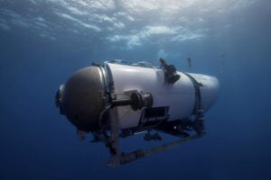 James Cameron cree saber quién tuvo la culpa en el hundimiento del submarino del Titanic. Y el ejército de EEUU sale mal parado