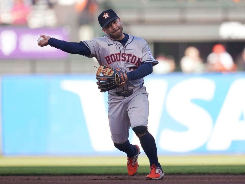 Astros vencen con apoyo de José Altuve