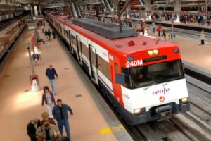 Renfe prometía ser tan puntual que devolvía el billete si llegaba 30 minutos tarde. Lo han cambiado a una hora y media