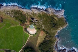 una de las playas más pequeñas de mundo está en un pueblo de Asturias