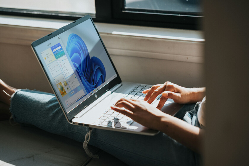 A Microsoft no le gusta que usemos cuentas locales en Windows 11. Así que ha borrado sus instrucciones para lograrlo