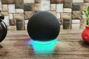 La nueva versión de Alexa llegará reforzada con IA, pero no saldrá nada barata según Reuters