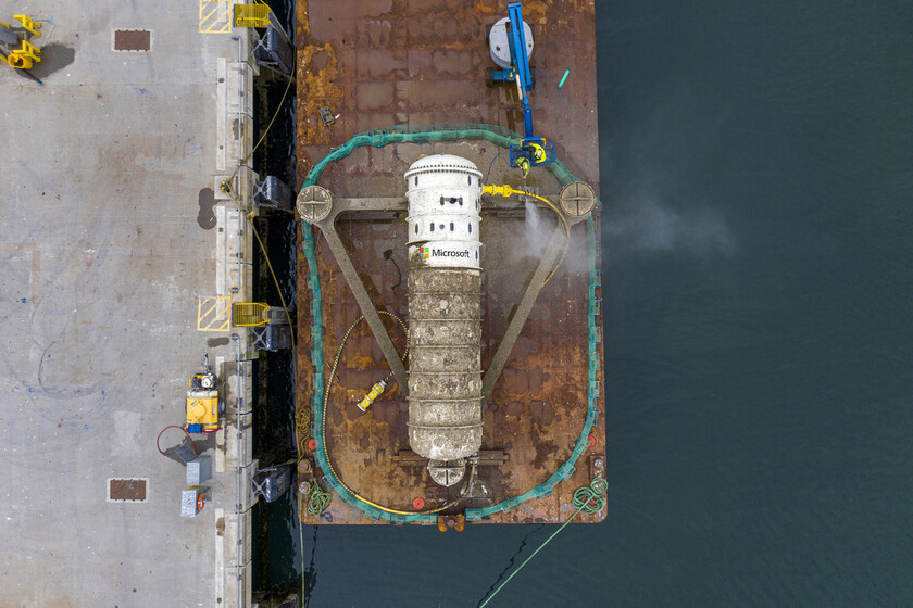 El centro de datos submarino de Microsoft ha sido un éxito. Dura más y tiene menos fallos que los centros terrestres