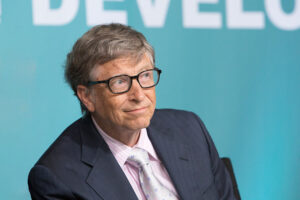 Bill Gates toma notas en todas sus reuniones y en los márgenes de los libros que lee. La ciencia explica por qué lo hace