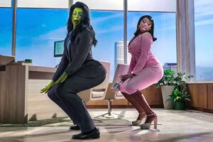 "Hacer twerking con Megan Thee Stallion en She-Hulk fue el mejor momento de mi vida". Tatiana Maslany reivindica uno de los momentos más odiados del universo Marvel