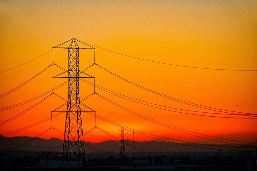 las grandes eléctricas proponen liberar las líneas de alta tensión