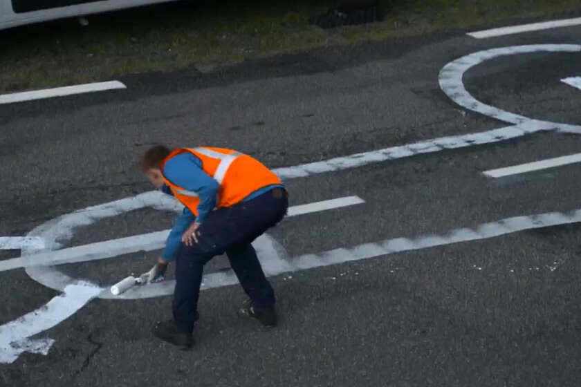 borrar los penes pintados en las carreteras