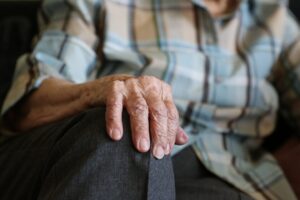 Hemos descubierto una importante pista sobre cómo el Parkinson se extiende en el cerebro. Y sobre cómo tratarlo