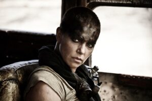 Cómo los fans consiguieron recaudar más de 100.000 dólares para la operación de la doble de acción de Furiosa en 'Mad Max: Furia en la carretera'