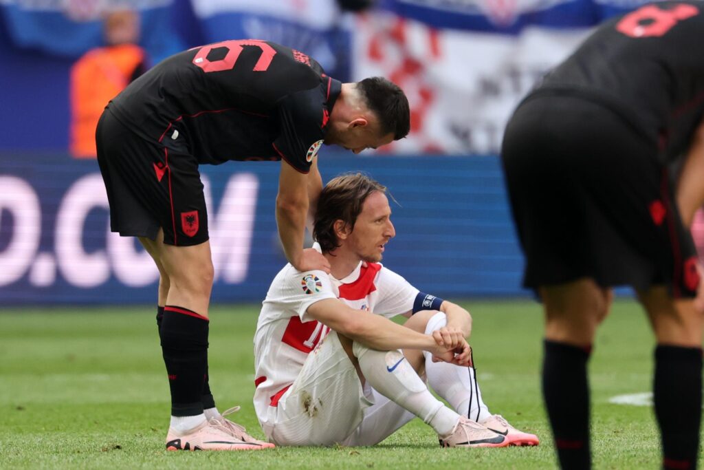 Hamburg (Germany), 19/06/2024.- Arber Hoxha of Albania (L) interacts with Luka Modric of Croatia after the UEFA EURO 2024 group B match between Croatia and Albania in Hamburg, Germany, 19 June 2024. (Croacia, Alemania, Hamburgo) EFE/EPA/ABEDIN TAHERKENAREH