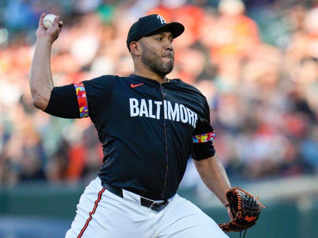 Suárez muestra versatilidad en pitcheo de Orioles