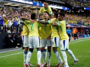 Vinicius Jr comandó a Brasil ante Paraguay