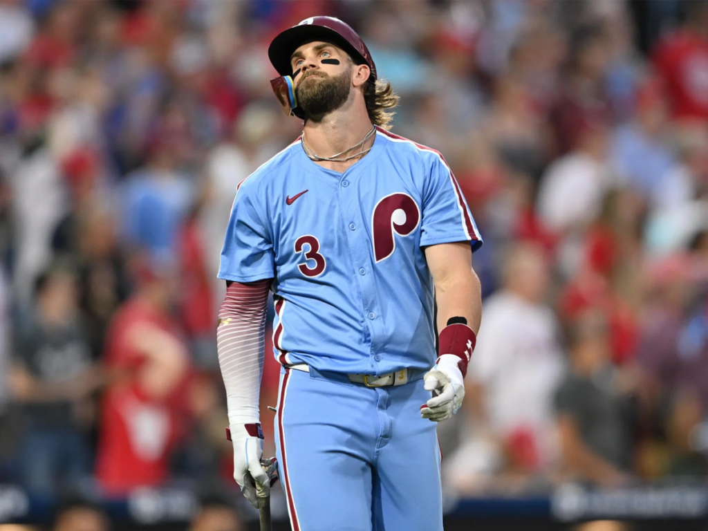 Harper irá a exámenes por aparente lesión en la corva