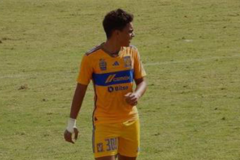 A sus 16 años, Lorenzo Andrade logró fichar con el Al-Ain de Emiratos Árabes Unidos