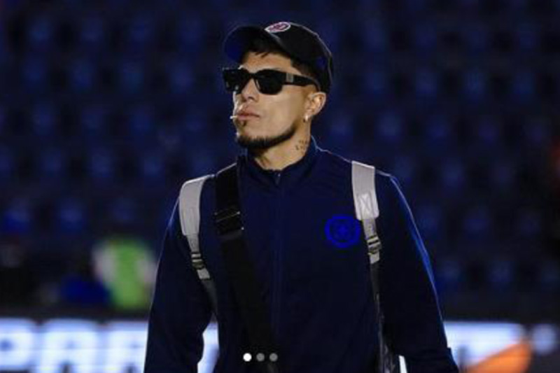 Carlos Salcedo estaría cerca de salir de Cruz Azul con destino a Brasil