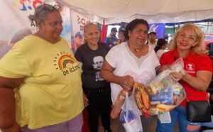 Arrancó la entrega de la bolsa Clap especial para adultos mayores