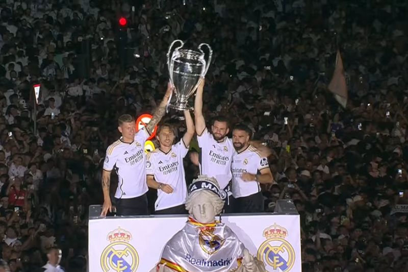 Real Madrid en los festejos de la Plaza de Cibeles. (Foto: 'Captura de pantalla YouTube' Real Madrid C.F.)