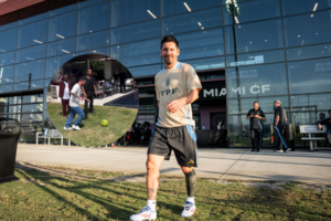 Lionel Messi con Will Smith en el detrás de escenas de su cormercial. (Fotos: 'X' Inter Miami C.F. / 'Captura de pantalla X' Tendencias Argentina)
