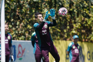 Julio González en un entrenamiento previo a su debut como portero titular de la Selección de México en Copa América 2024. (Foto: 'X' Selección Nacional de México)