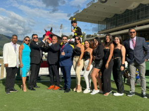 Franklin Puello Jr. lleva montas de lujo en el pool