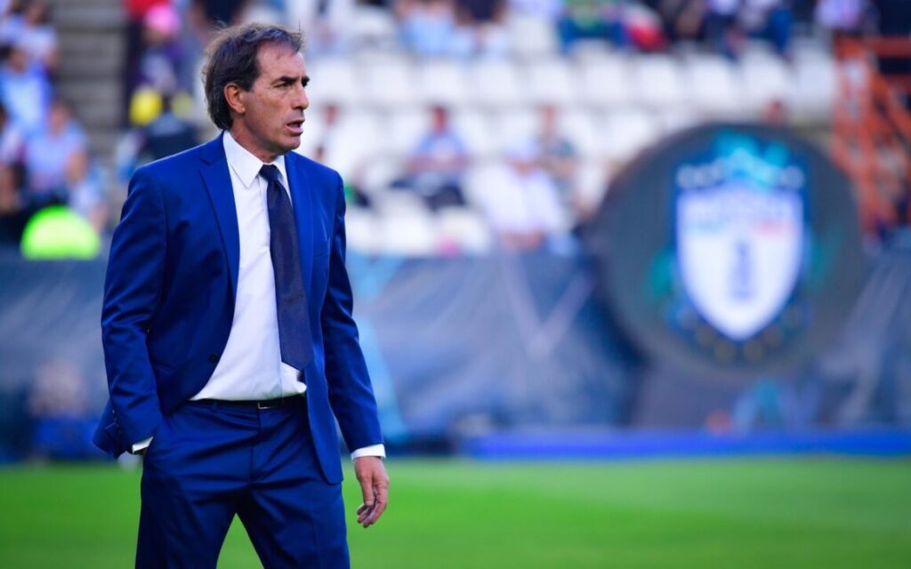 El DT de Pachuca, Guillermo Almada, previo a la final de la Concacaf Champions Cup (FOTO: 'X' Club Pachuca)