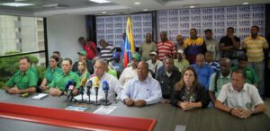 Luis Eduardo Martínez se compromete con los trabajadores a llevar sueldos, salarios, jubilaciones y pensiones a $300