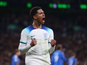 Jude Bellingham le da triunfo a Inglaterra