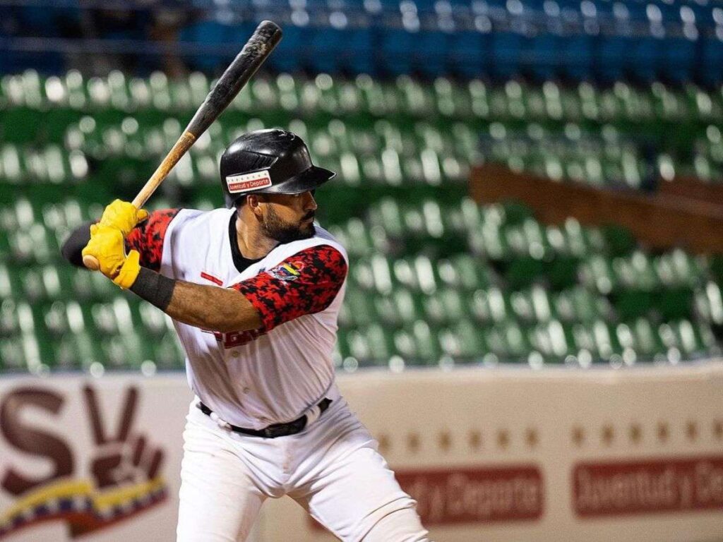 Arturo Nieto llega a Senadores por Ramón Cabrera