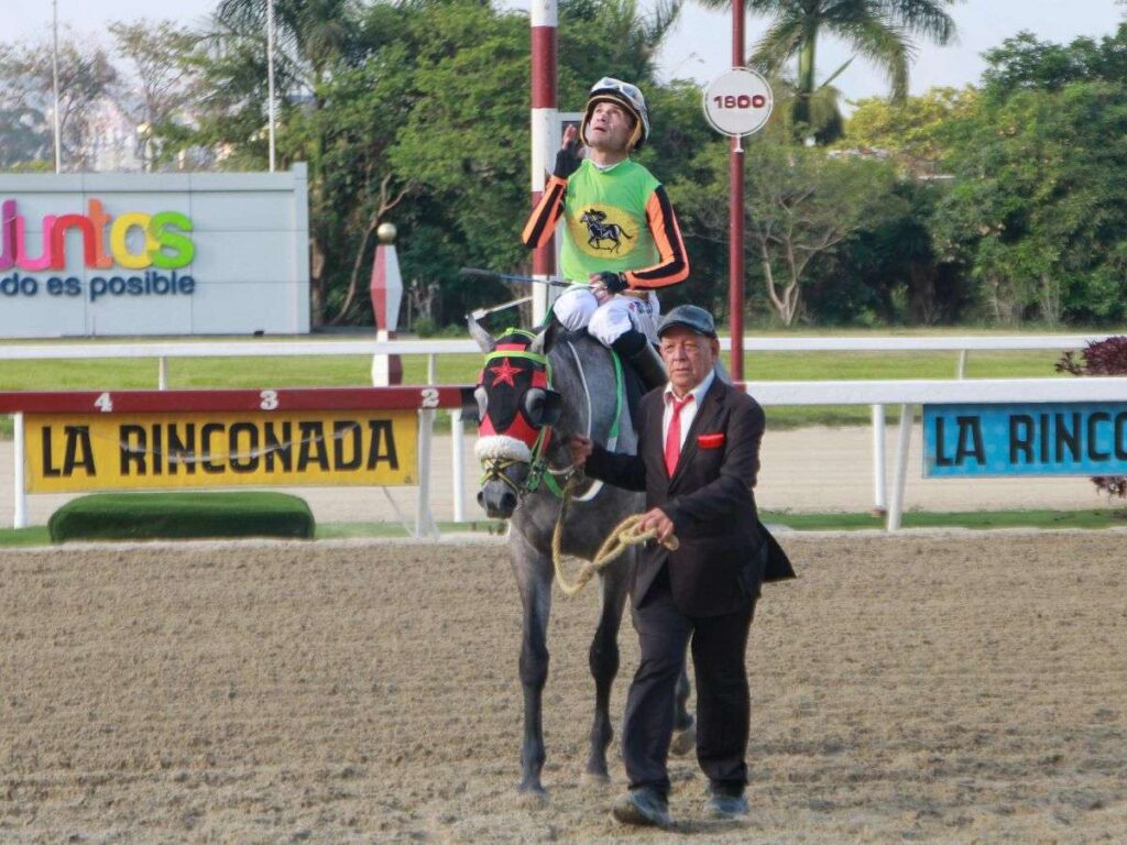 Lemon White tronó cómodo los 1.000 en 67”4 en silla