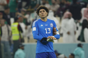 ¿Qué futuro le depara al portero Guillermo Ochoa?