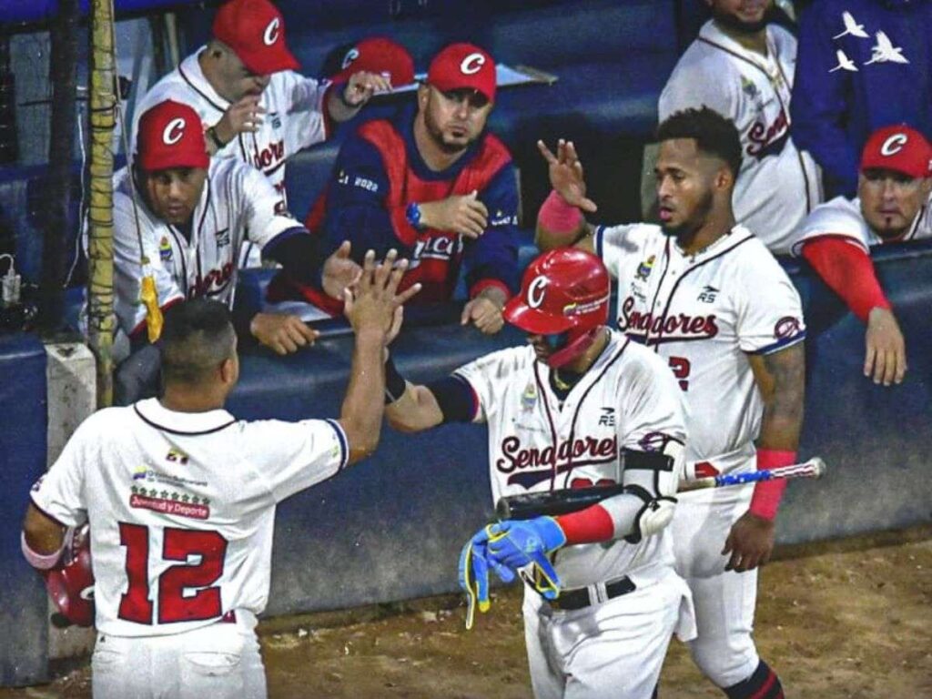 Raúl Rivero guio victoria de Senadores