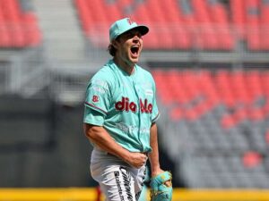 Tevor Bauer hizo historia con 19 ponches