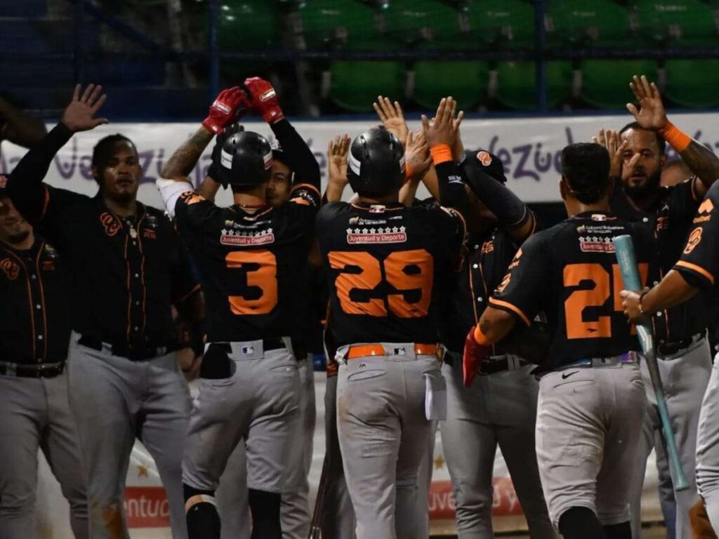 Caciques afiló las flechas para vencer a Samanes