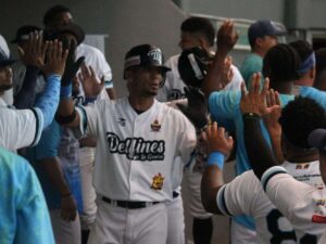 Delfines cortó racha de perdidos ante Guerreros
