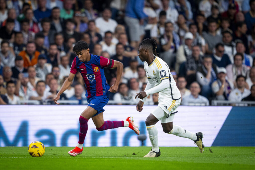 Lamin Yamal y Eduardo Camavinga en el Real Madrid vs Barcelona