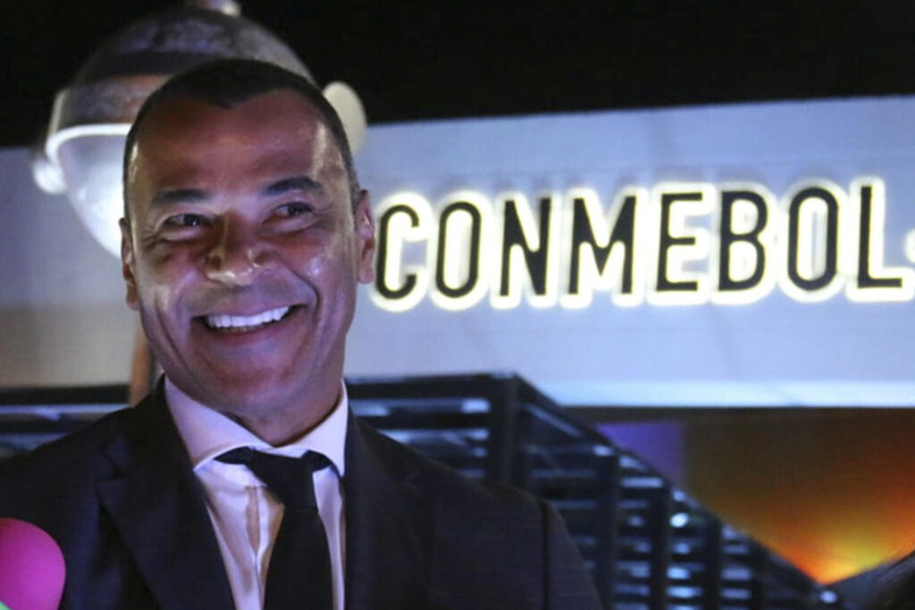 El exjugador brasileño Cafu, durante el sorteo de la fase de grupos de la Copa Libertadores el pasado marzo en Luque (Paraguay). EFE/ Nina Osorio