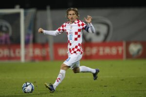 Imagen de archivo de Luka Modric con la selección de Croacia. EFE/EPA/TOMS KALNINS