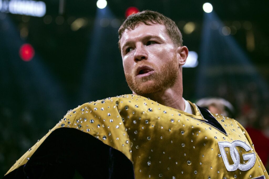 Fotografía de archivo fechada el 01 de octubre de 2023 de Saul 'Canelo' Alvarez durante una pelea en la T Mobile Arena en Las Vegas (EE. UU). EFE/ Etienne Laurent NO VENTAS ZONA EPA