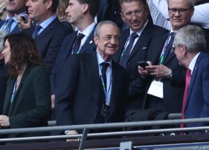 El presidente del Real Madrid Florentino Perez (C), en el palco de Wembley durante la final de la Liga de Campeones entre Borussia Dortmund y Real Madrid. EFE/EPA/ISABEL INFANTES