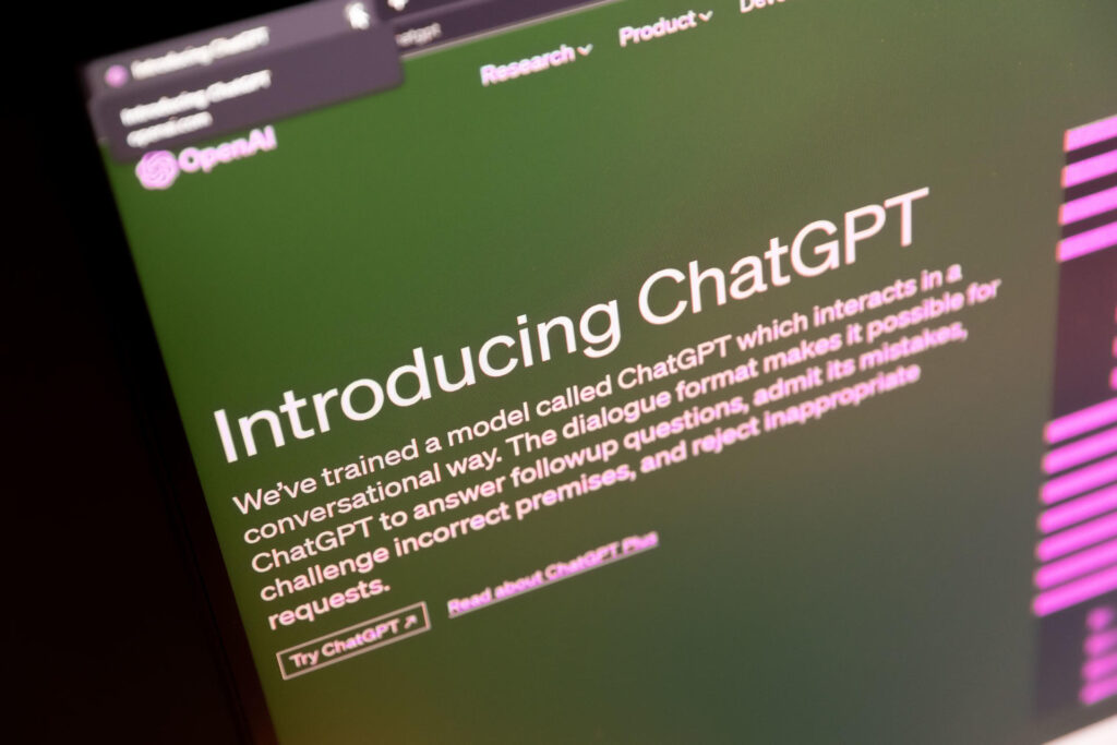 Fotografía de archivo de una computadora con la portada de ChatGPT, un programa de IA desarrollada por la empresa OpenAI. EFE/ Rayner Peña R.