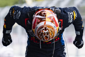 El piloto neerlandés Max Verstappen, del equipo Oracle Red Bull Racing, celebra su victoria en el Gran Premio de España de Fórmula 1. EFE/ Siu Wu