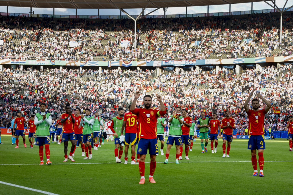 Los jugadores de la Selección española de fútbol, celebrando su victoria del pasado sábado ante Croacia en la Eurocopa, en el Estadio Olímpico de Berlín. EFE/J.J. Guillén