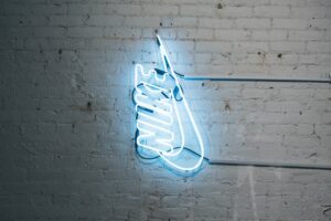 Nike no está pasando por su mejor momento y su valor en bolsa se ha desplomado. Y no hay un solo culpable