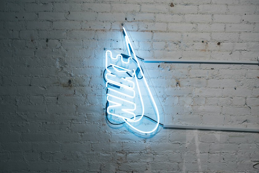 Nike no está pasando por su mejor momento y su valor en bolsa se ha desplomado. Y no hay un solo culpable