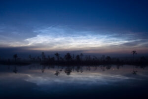Algo raro está pasando con la mesosfera y las nubes noctilucentes. Uno de los principales sospechosos es Space X