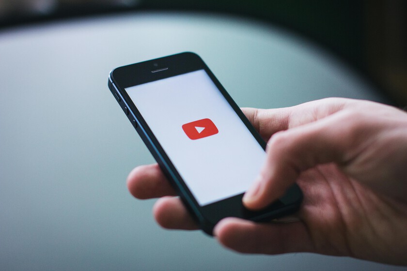 YouTube considera una violación de la privacidad que alguien use una IA para suplantarnos. Y lo podremos denunciar