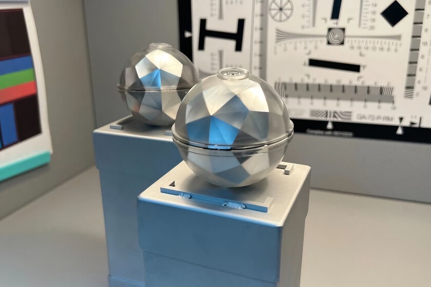Una empresa promete producir hasta 20 veces más que los paneles solares con una sencilla forma: esferas fotónicas
