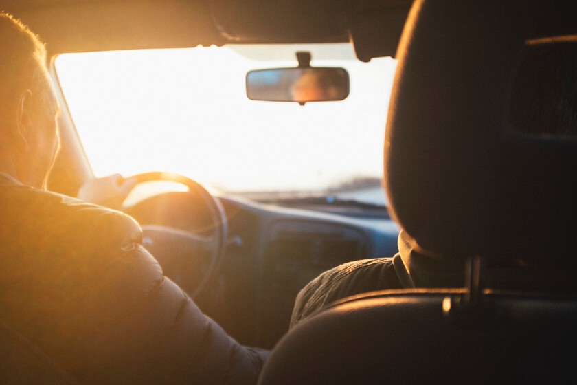 Cómo combatir al calor y hacer más kilómetros este verano con tu coche eléctrico: siete trucos básicos